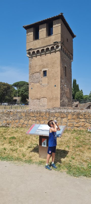 CRIATURAS MISTERIOSAS EN EL CENTRO DE ROMA - Roma: non basta una vita (5)