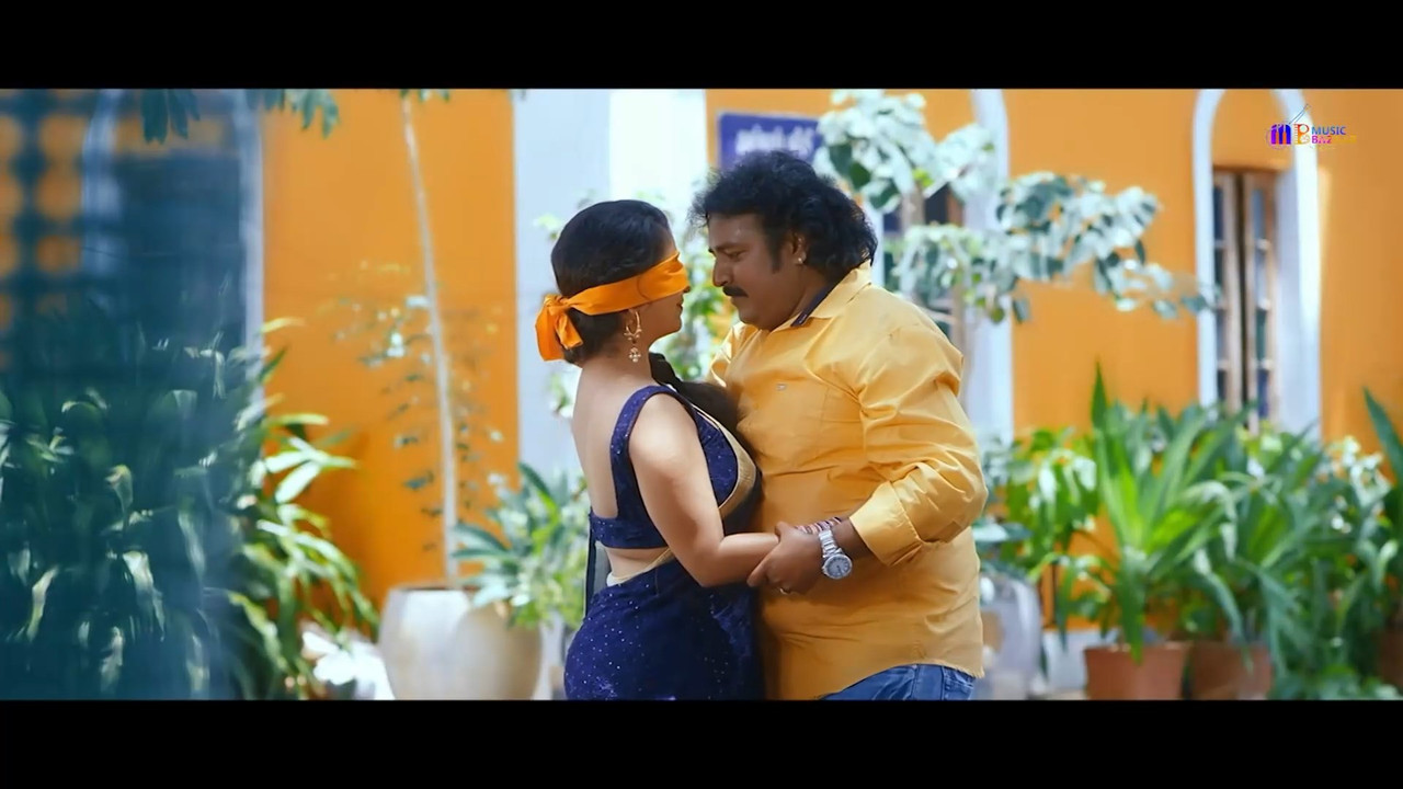 Shubha Poonja  Hot Scenes from an old tulu movie.mp4_snapshot_03.29.513