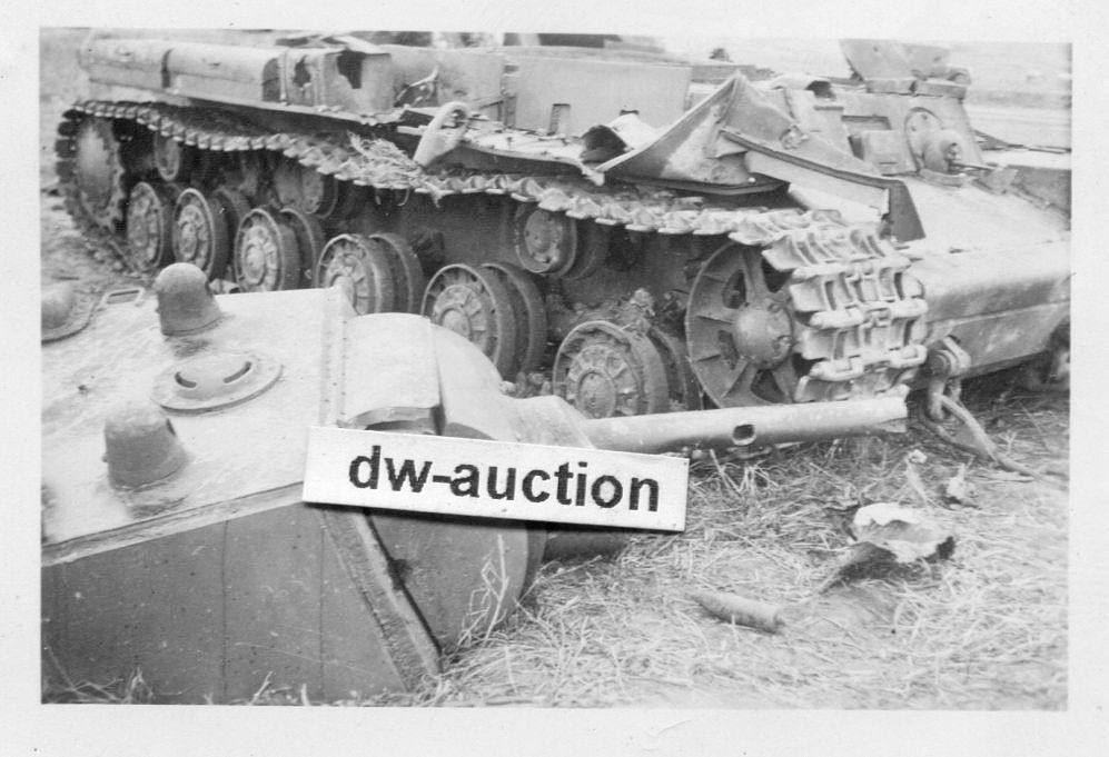 zerstörter dt. Panzer , Turm abgeschossen