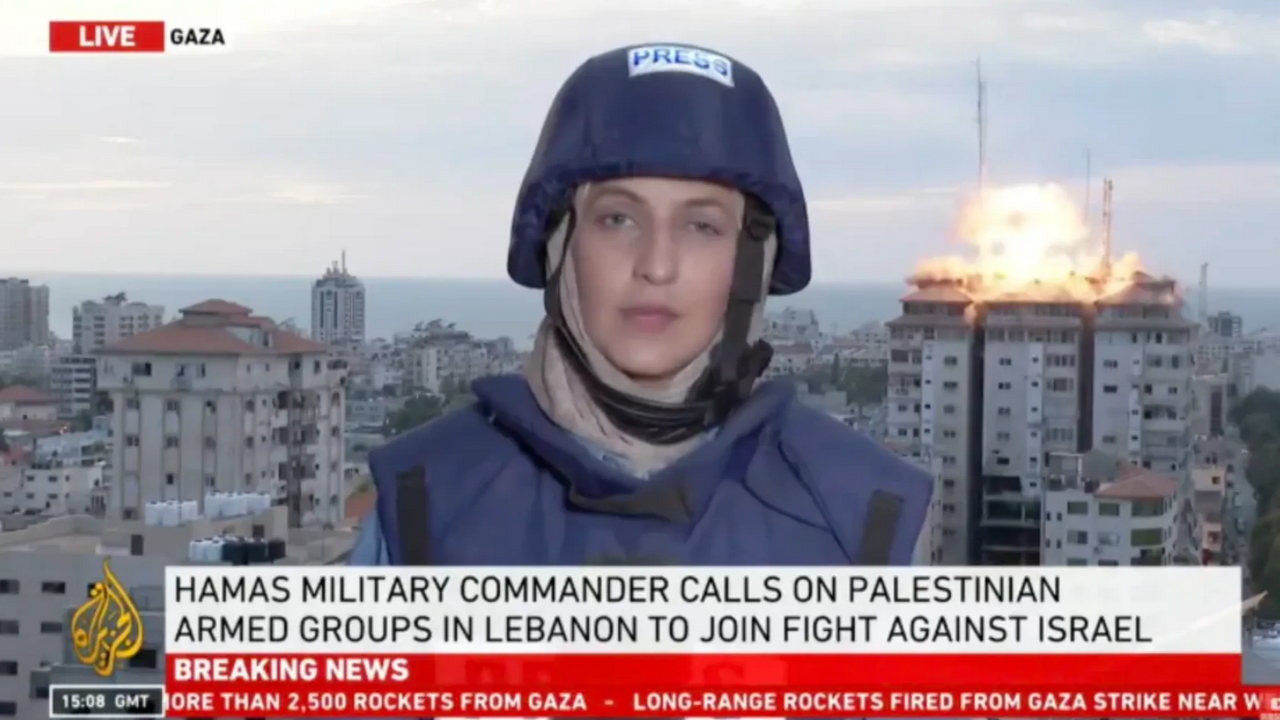 Bomba explota detrás de una periodista que transmitía en vivo: video viral