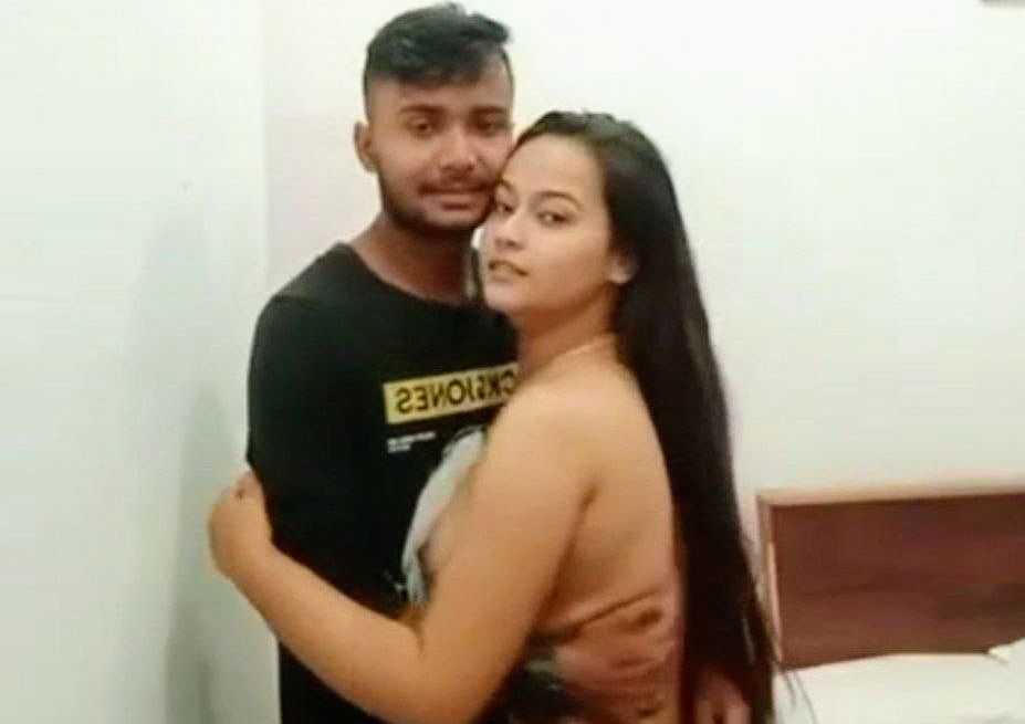 Horney girl Kissing with boyfriend at hotel naked video
