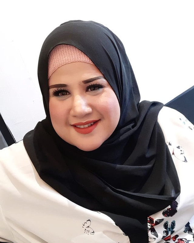 Dhawiya Zaida adalah seorang pelawak, aktris dan penyanyi berkebangsaan Indonesia sekaligus anak dari penyanyi dangdut senior, Elvy Sukaesih. Iaterkenal melalui acara komedi “Extravaganza ABG” (2005).