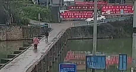 https://i.postimg.cc/nV7yGj6d/4.gif