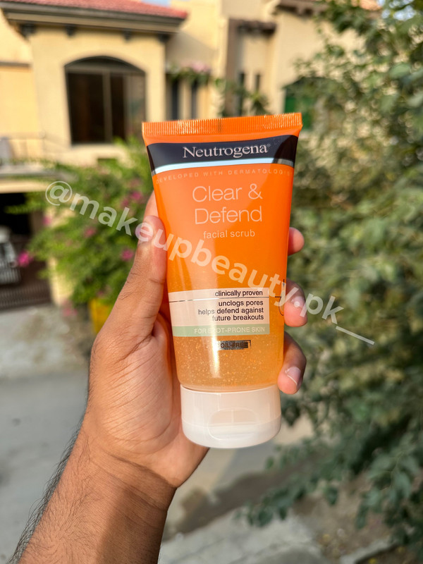 Neutrogena Oil Free Clear and Defend Facial Scrub 150 ML