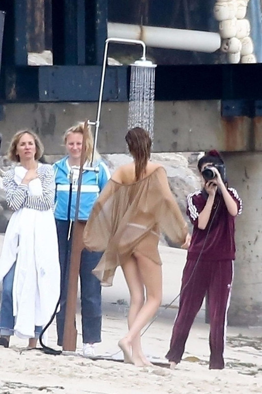 Bella-Hadid-See-Through-Nude-upskirtSTARS.com (30)