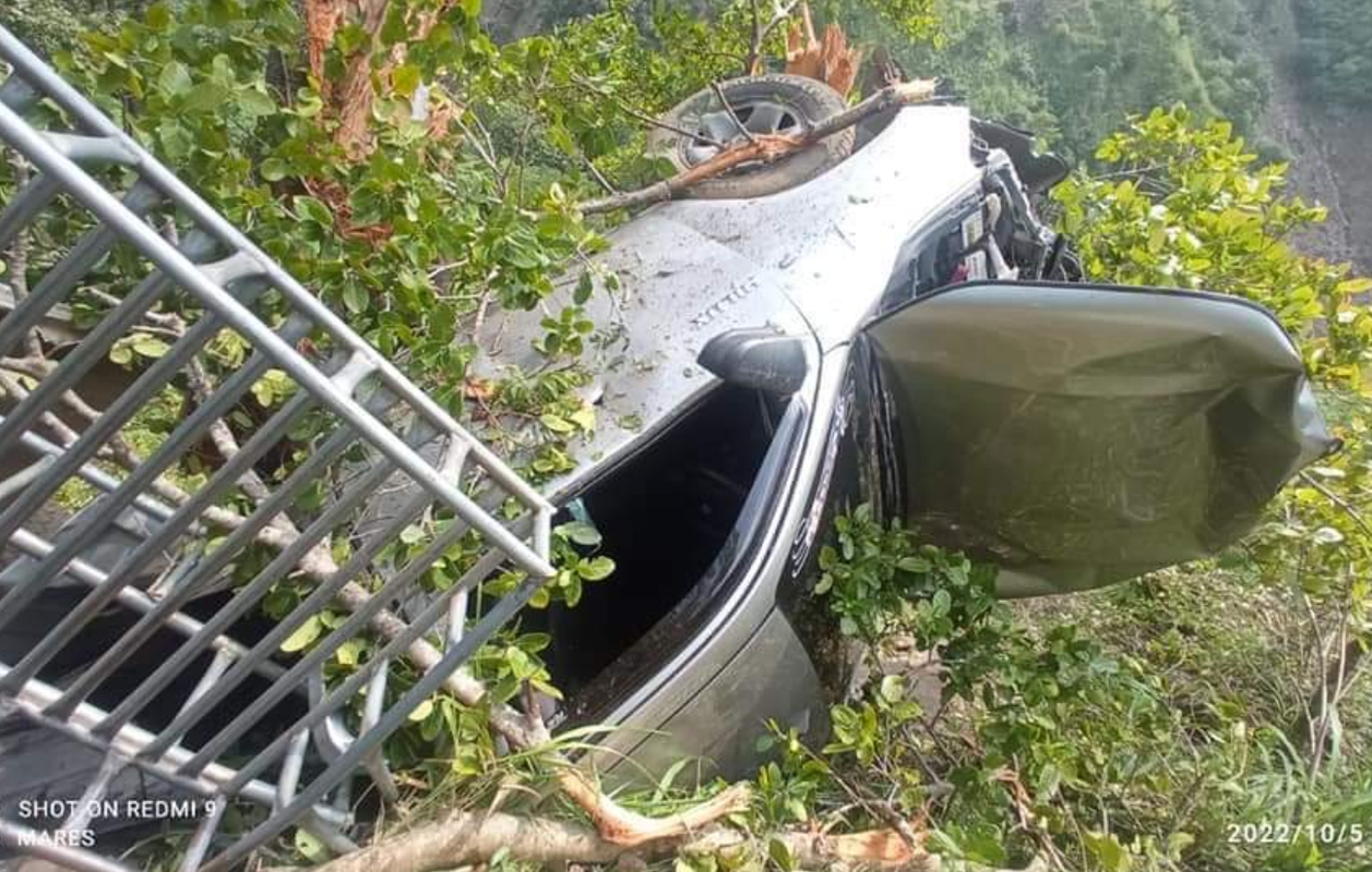 Camioneta pierde el control hasta caer a un barranco en Guatemala: 17 muertos 