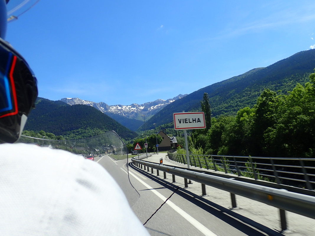 9B5CF328-5AFC-40FD-BC7A-EBB60797E9C4