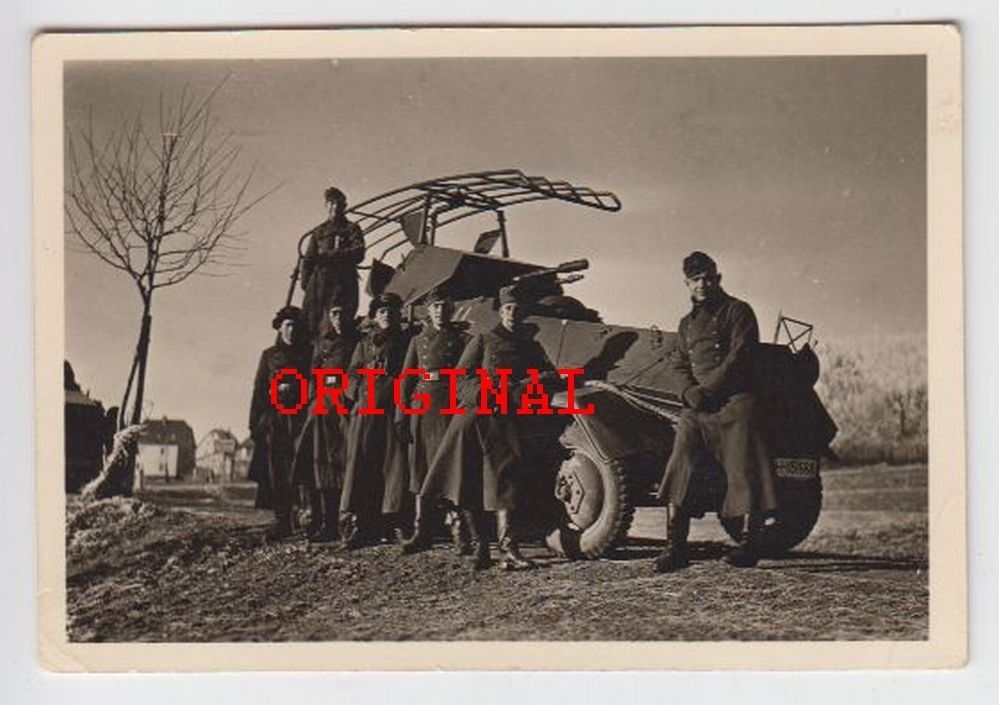 Foto 2wk Panzer Spähpanzer Soldat Mantel Baschli