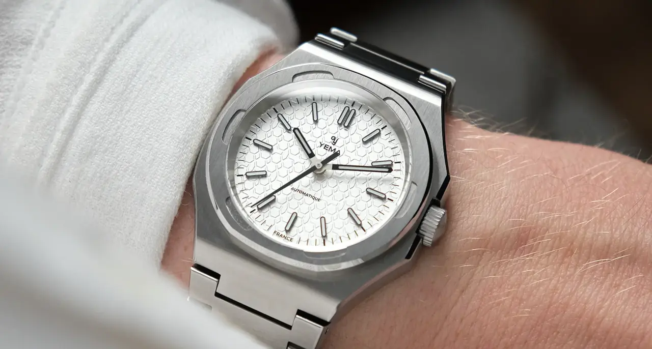 traveller_white_lifestyle_4_2800w