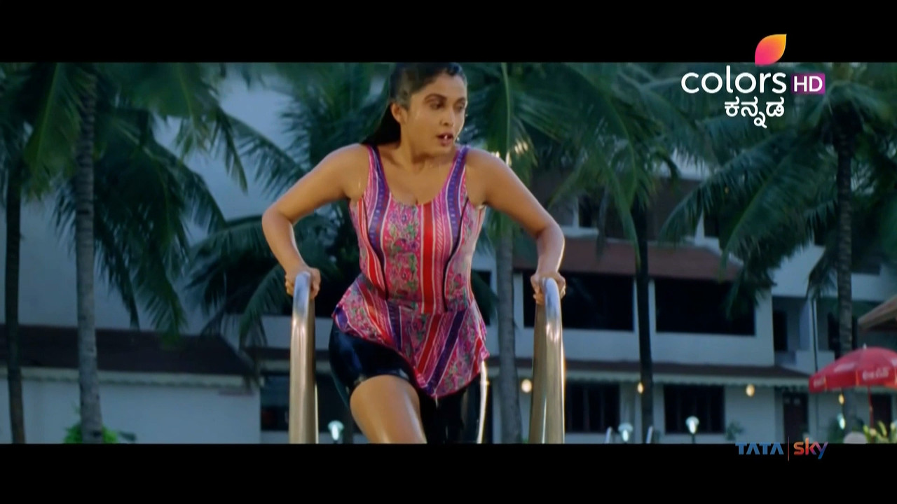 [Image: Ramyakrishna-Swimsuit-Scene-mp4-20211020-125728-324.jpg]