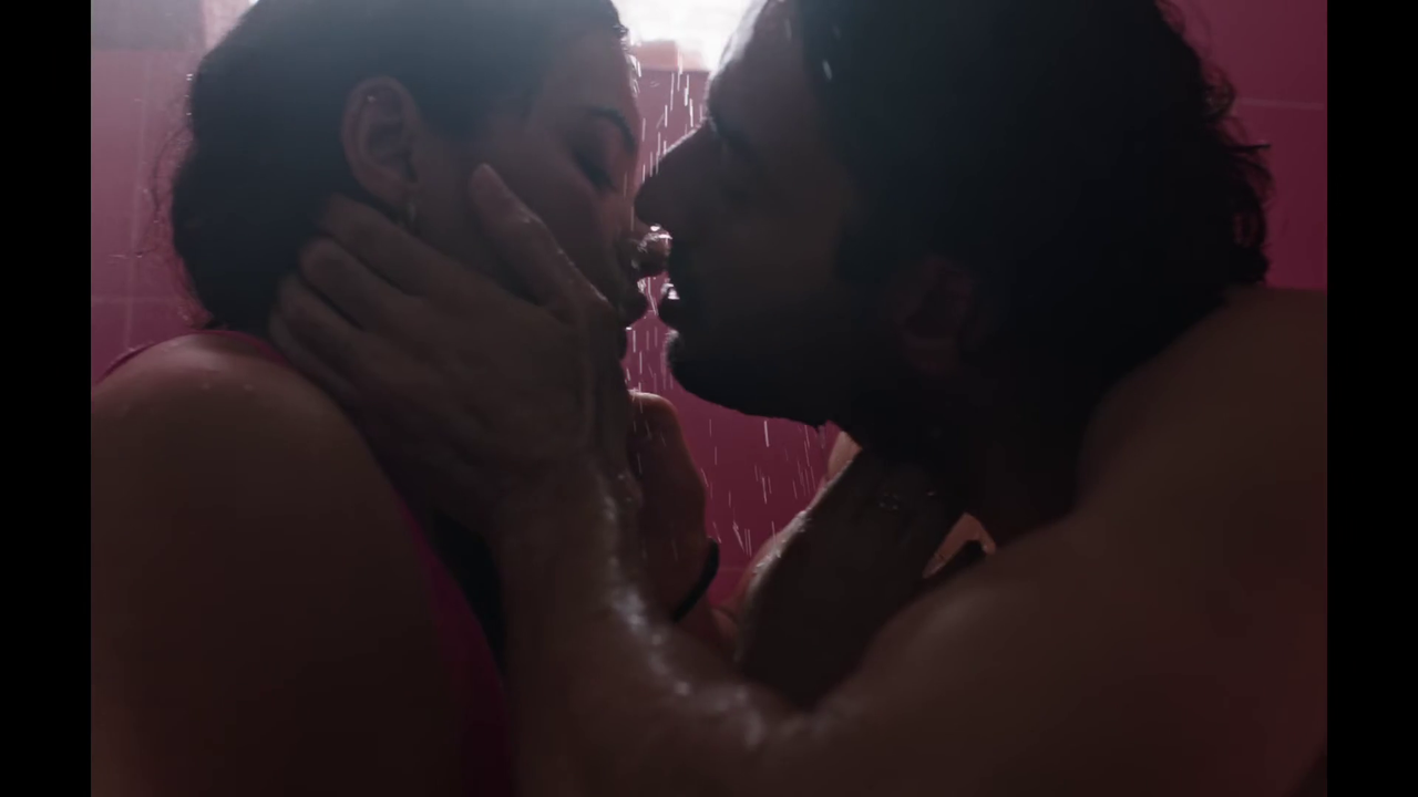 [Image: vlcsnap-2025-12-21-22h12m36s553.png]