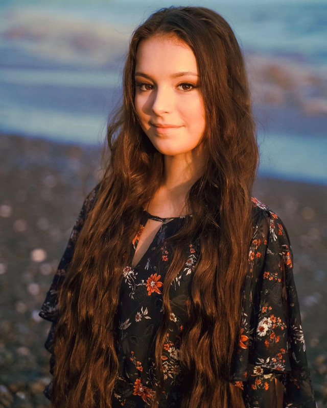 Anna-Sochi-sea-01.jpg
