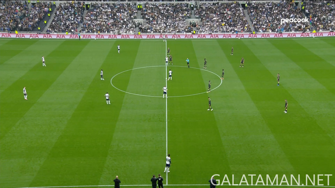 [Image: 08-24-15-52-03-Peacock-11-Tottenham-Hots...20-668.jpg]