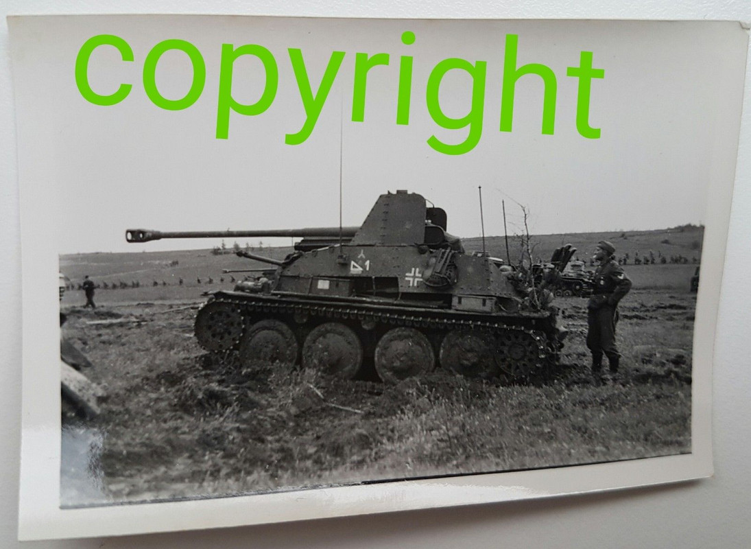 Foto Panzerdivision GD Panzerjäger Marder SFL in Feuerstellung O