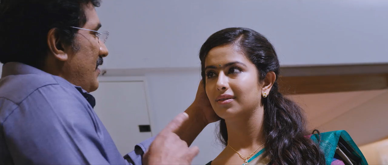 Lakshmi Raave Maa Intiki 2014 WebRip [Tamil + Telugu] 480p 720p ESub Screenshot