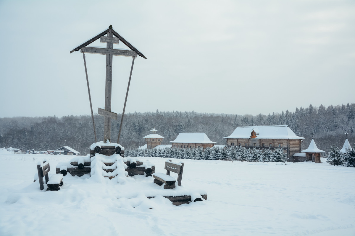 гремячий ключ сергиев посад крещение. гремячий ключ сергиев посад купель. гремячий ключ крещение 2024. купель на источнике преподобного сергия радонежского гремячий ключ. водопад гремячий ключ зимой.