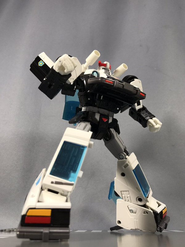 09-Masterpiece-MP-17-Prowl