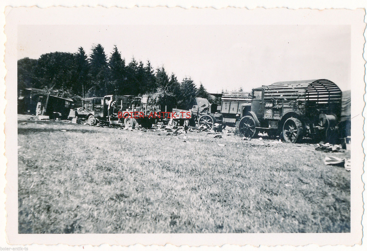 FOTO 2 WK TECHNIK LKW KONVOI ZERSTÖRT