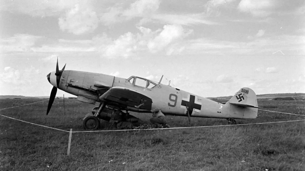 me109_115_162080 4.(F)-123 and was almost certainly to (F) 123