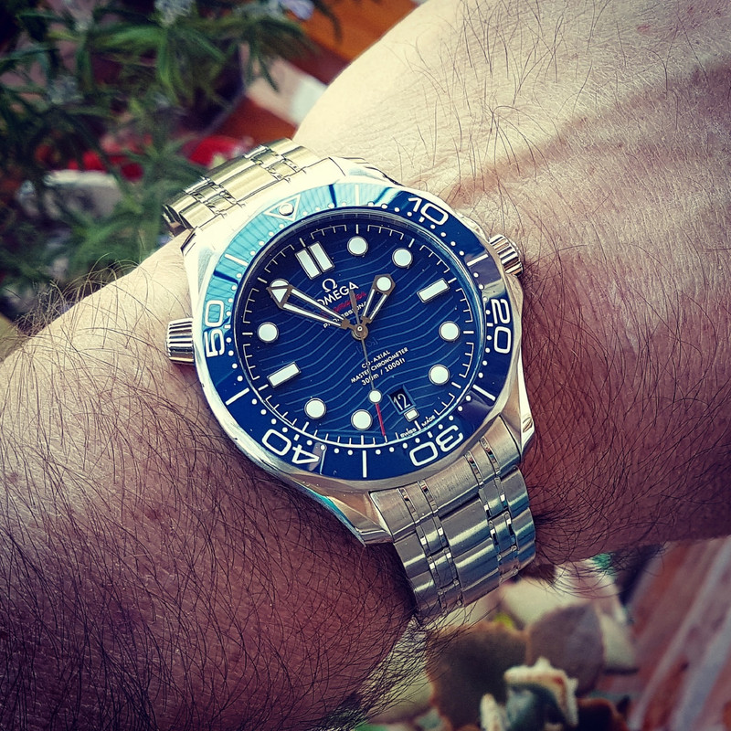 Ω Seamaster Professional Diver 300M Co-Axial Master Chronometer 42mm Blue (1)
