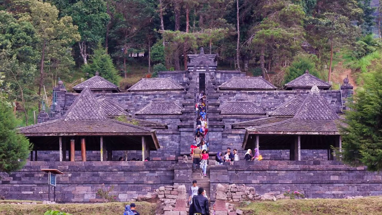 Keindahan Arsitektur dan Suasana Candi