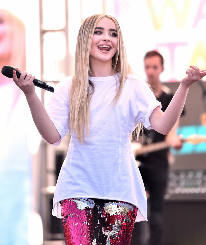 sabrina-carpenter-debuts-almost-love-at-wango-tango-25