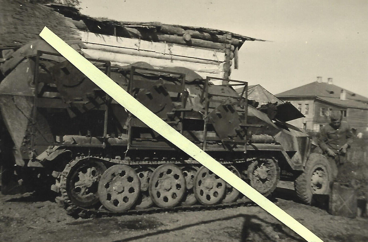 2 x deutscher Panzer SPW Halbkette mit Halterungen für Wurfrahmen 28 cm