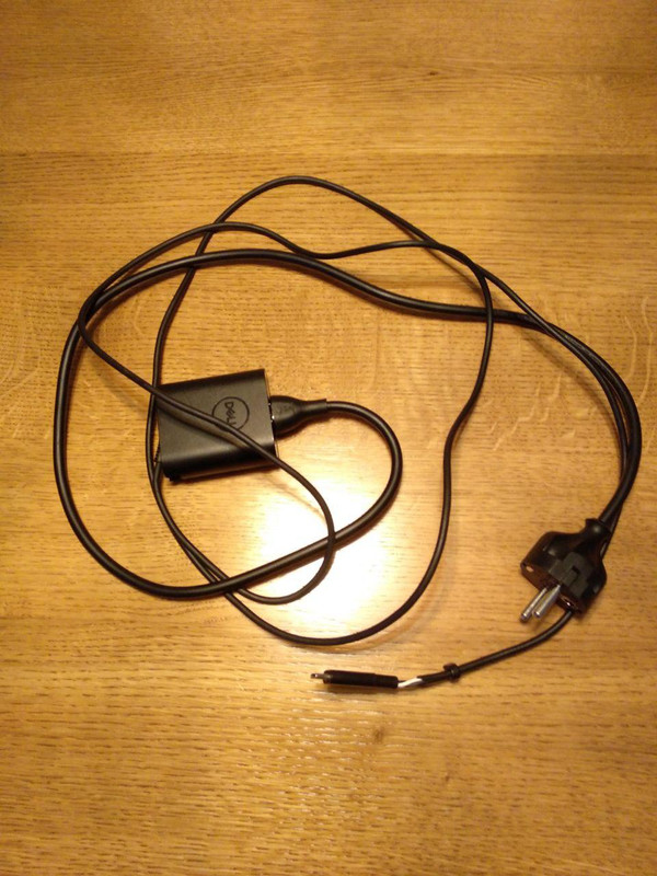 Nabíječka k laptopu