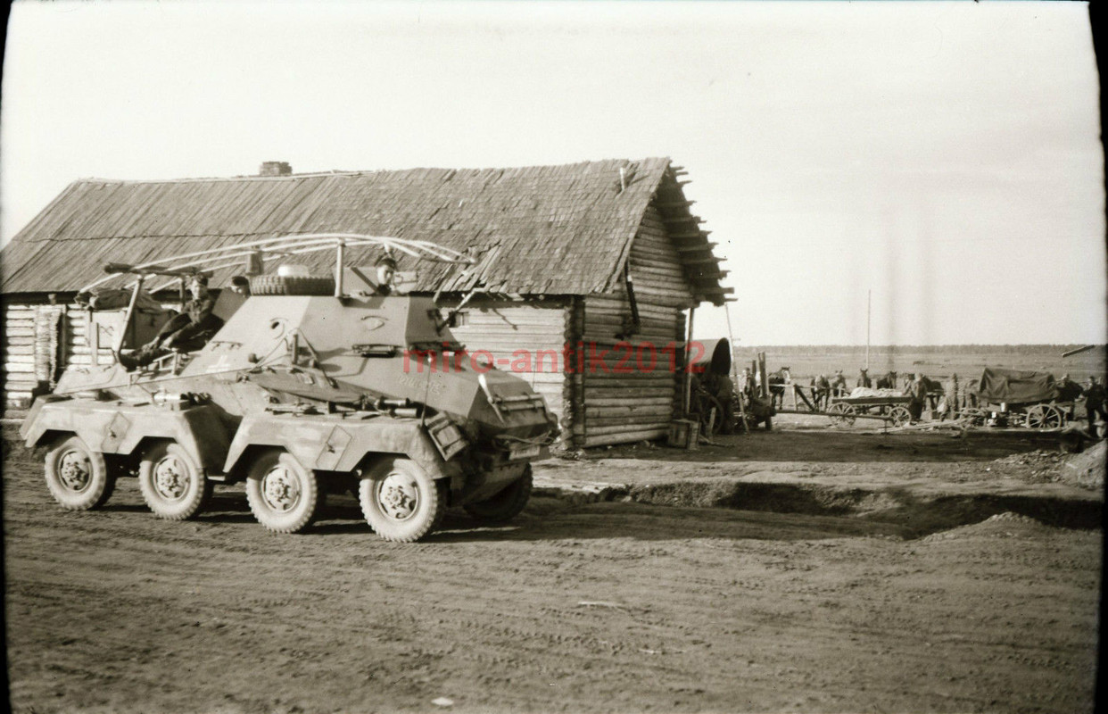 Blick auf einen Panzerspähwagen, Funkaufbau, Smo