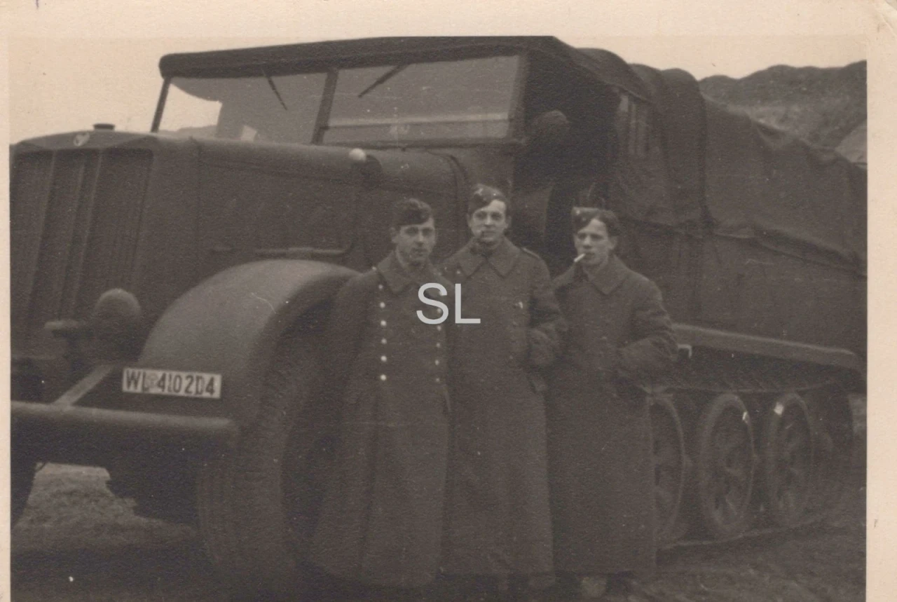 Foto Kradmelder Abteilung 8 Halbkettenfahrzeug Sd Kfz 9 Berlin 02 (MBF 75)