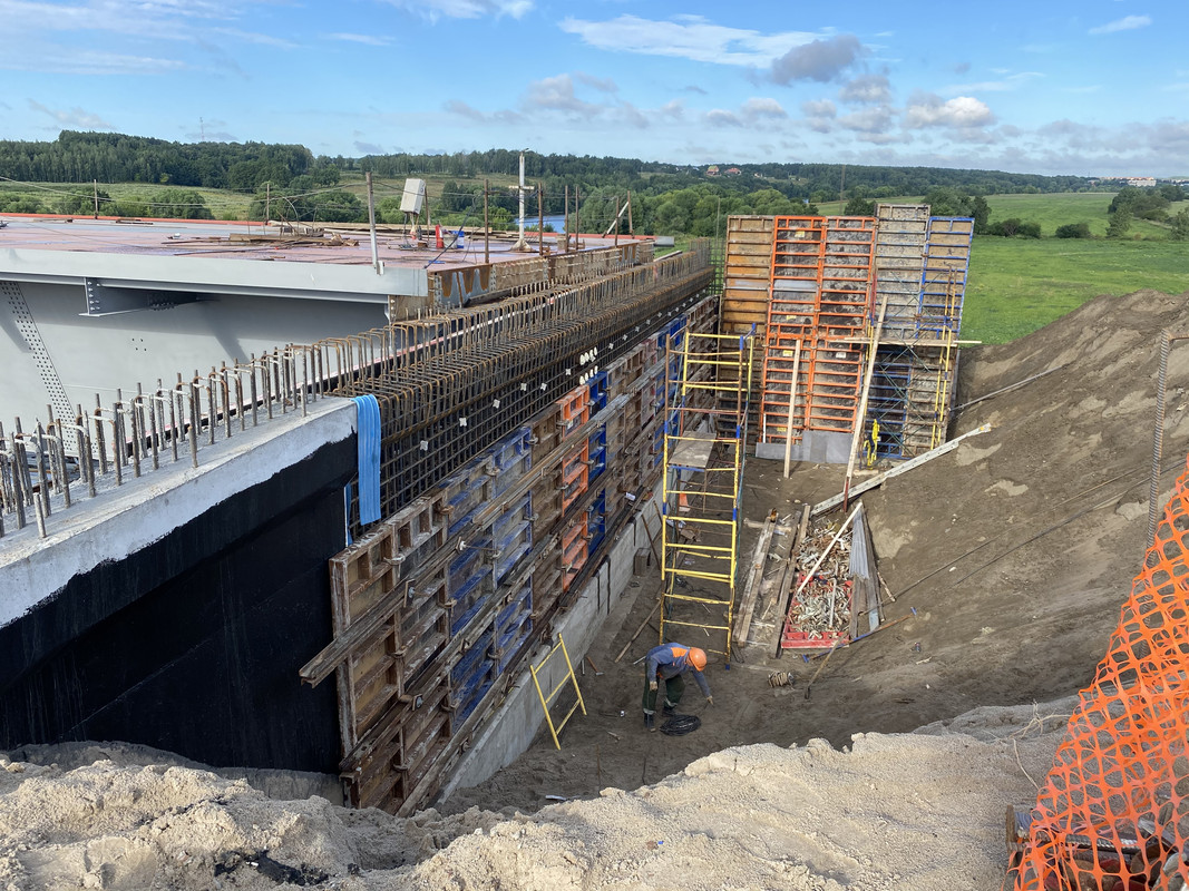 5C4B4828-A556-47C7-9EB1-5E8B4A632B00