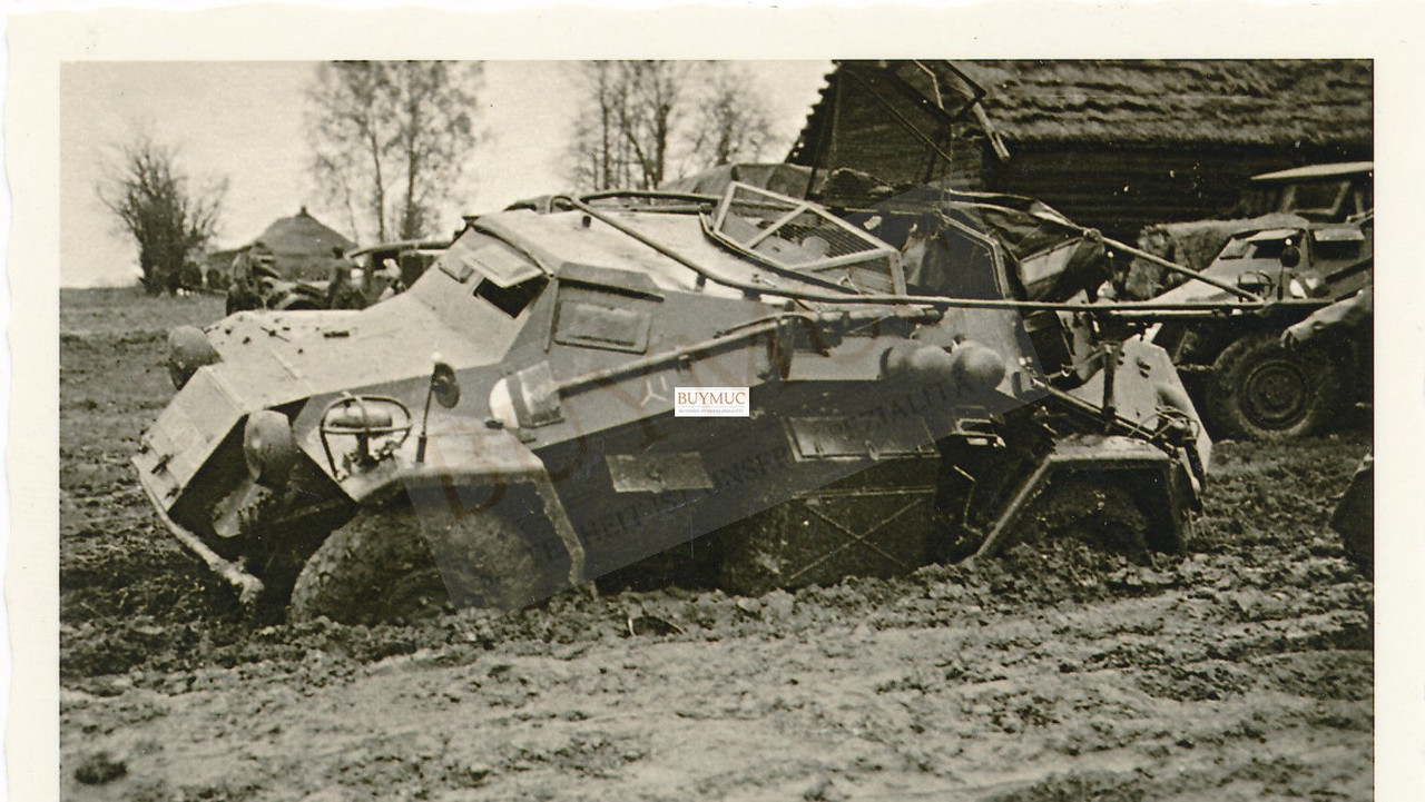 Foto, WK 2, Schrottplatz für defekte Panzerfahrzeuge