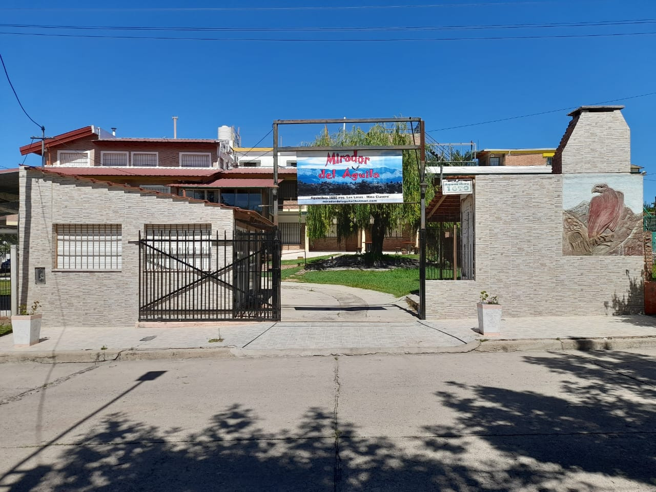 Frente actualizado del hotel Mirador del Águila