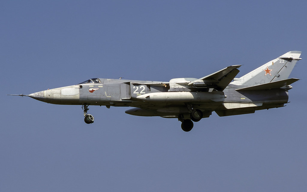 11 ORAP Su-24MR 22 White_0615307_5