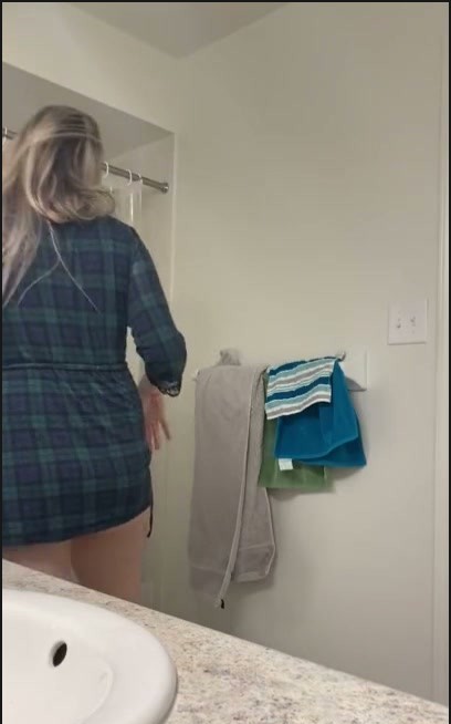 [Image: Voyeur9435122330.jpg]