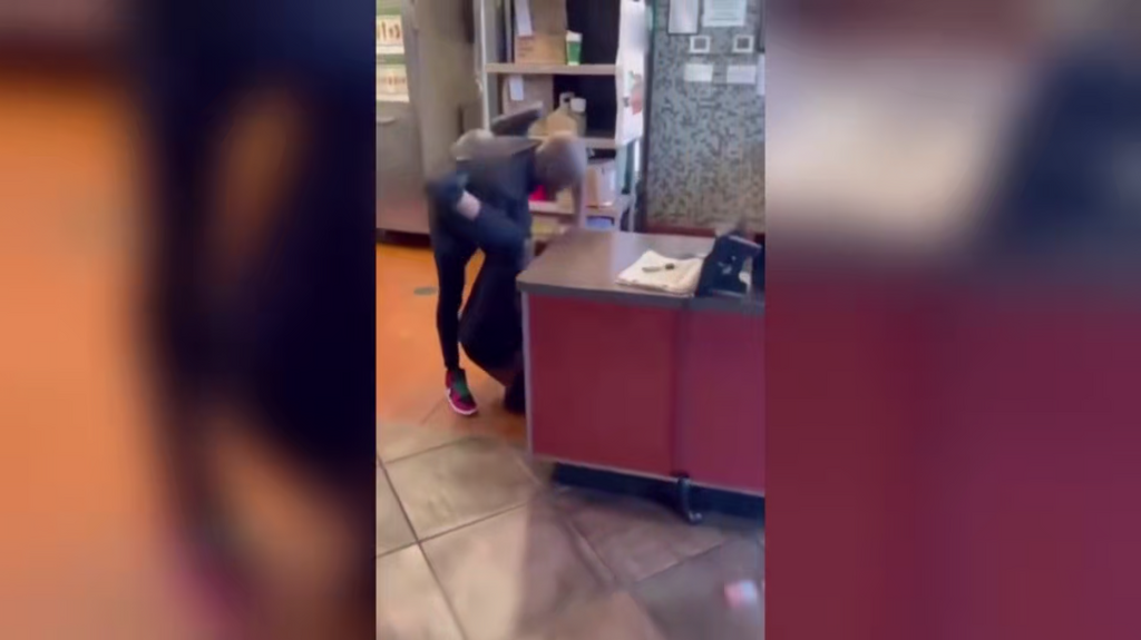 [Image: p774mnubuy1l.png]