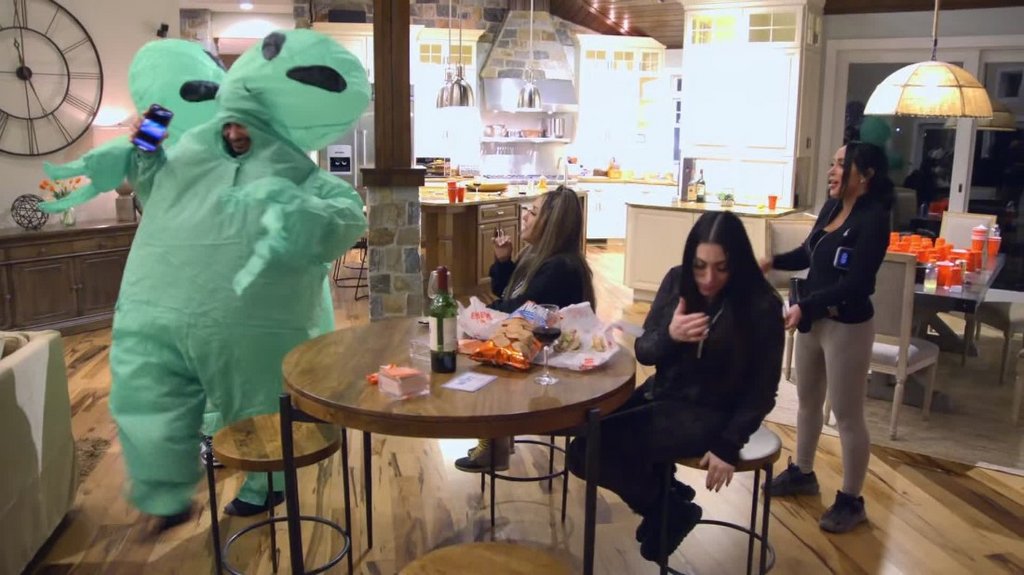 [Image: vjupl28i4a1m.jpg]