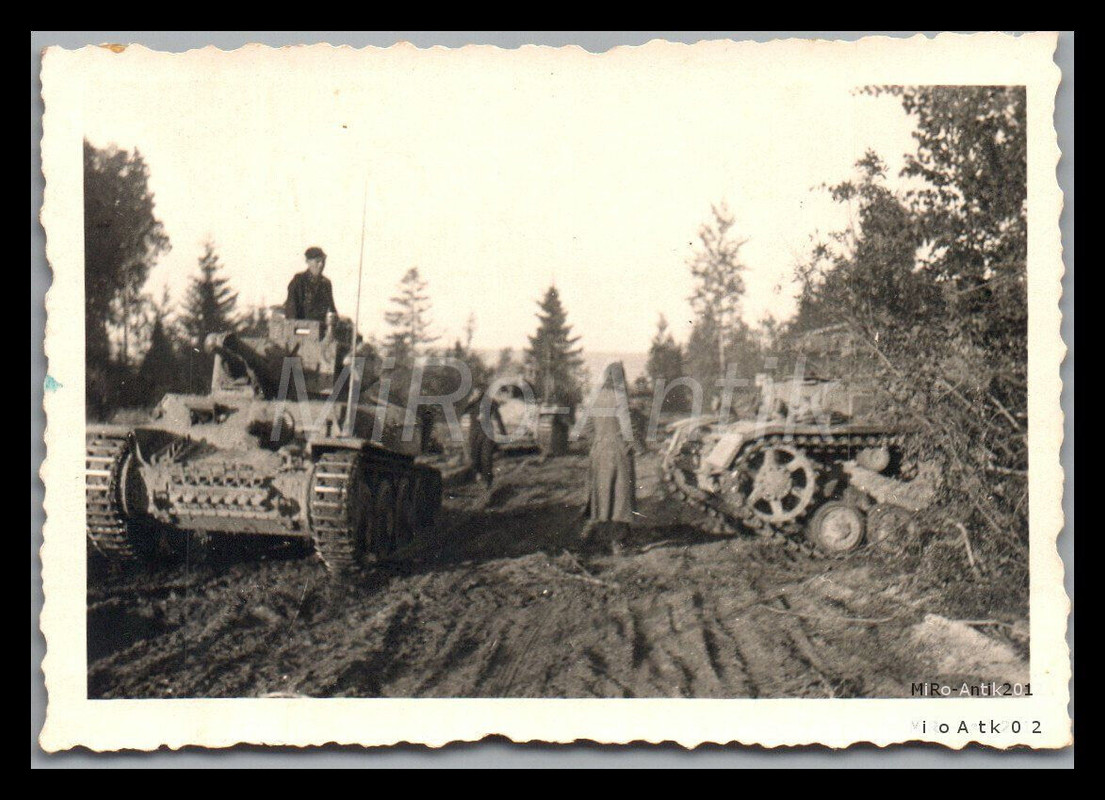 Foto, WK2, Russlandfeldzug, Blick auf Panzer IV und CKD-Praga 38t, L10L