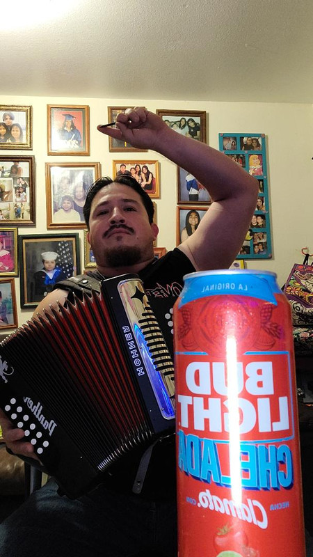https://i.postimg.cc/nc0zfNhK/mike-accordian.jpg