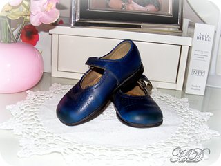 Donna-shoes-HD.jpg