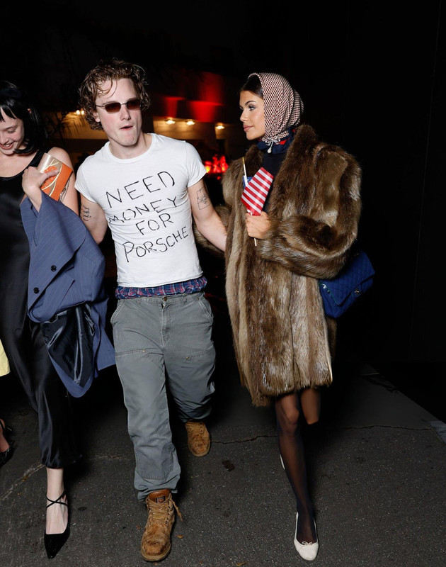 kaia-gerber-in-fur-coat-at-halloween-2025-party-in-la-1.jpg