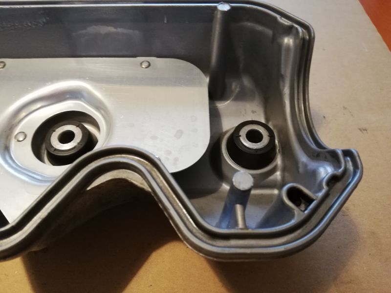 850TDI_valve_cover017