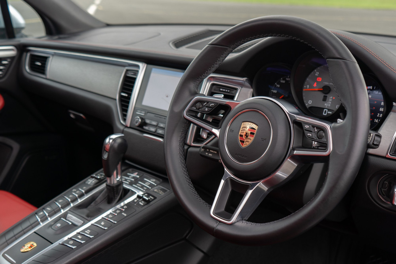 2017 porsche macan 6a02f5700f1a1