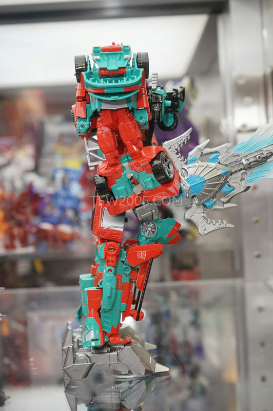 SDCC2015-Hasbro-Case-Transformers-Combiner-Wars-