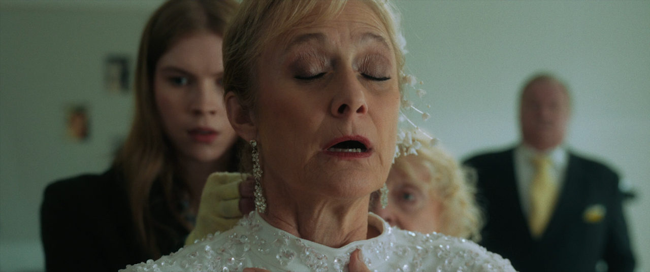 Sew Torn 2024 BDRip 1080p sele Zen mkv snapshot 00 47 55 880