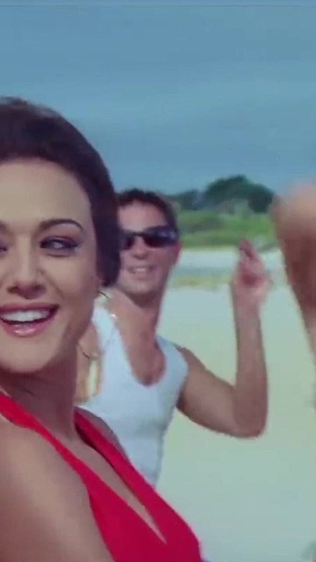 [Image: Salaam-Namaste-Full-Title-Song-Preity-Zi...ips-48.jpg]