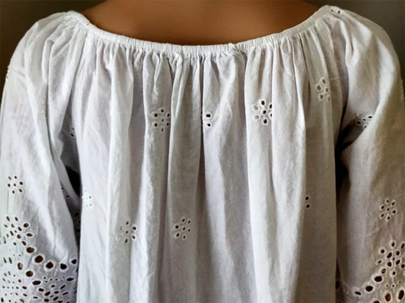 01valnaldiwhiteshirtbackneck