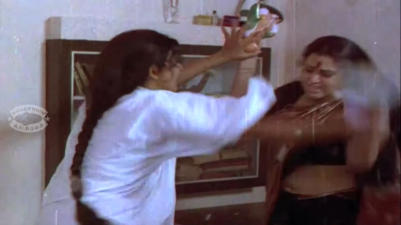 Beautiful and young geetha navel and other saree scenes.mp4_snapshot_00.55.541