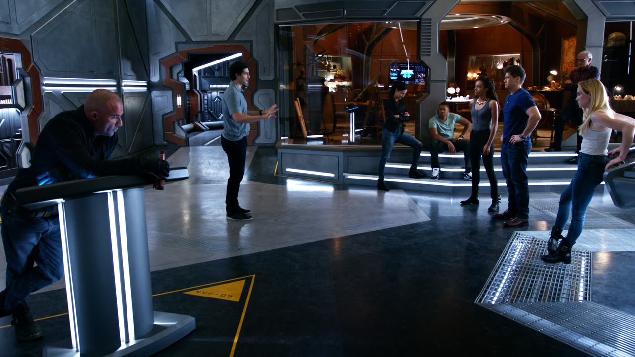 DC's.Legends.of.Tomorrow.S03E04.Phone.Home.1080p.10bit.AMZN.WEB-
