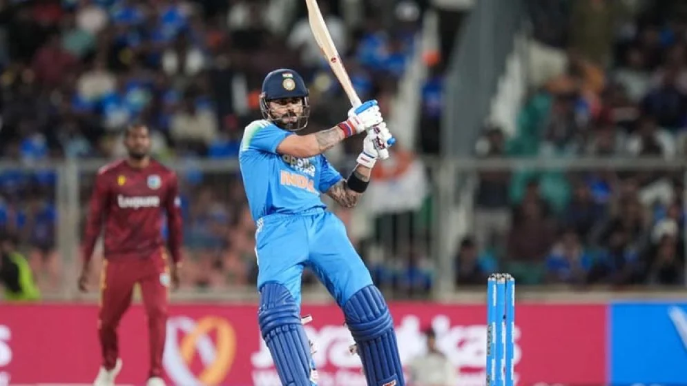 ওয়ানডেতে ১৫ হাজার রানের মাইলফলকে পৌঁছালেন বিরাট কোহলি